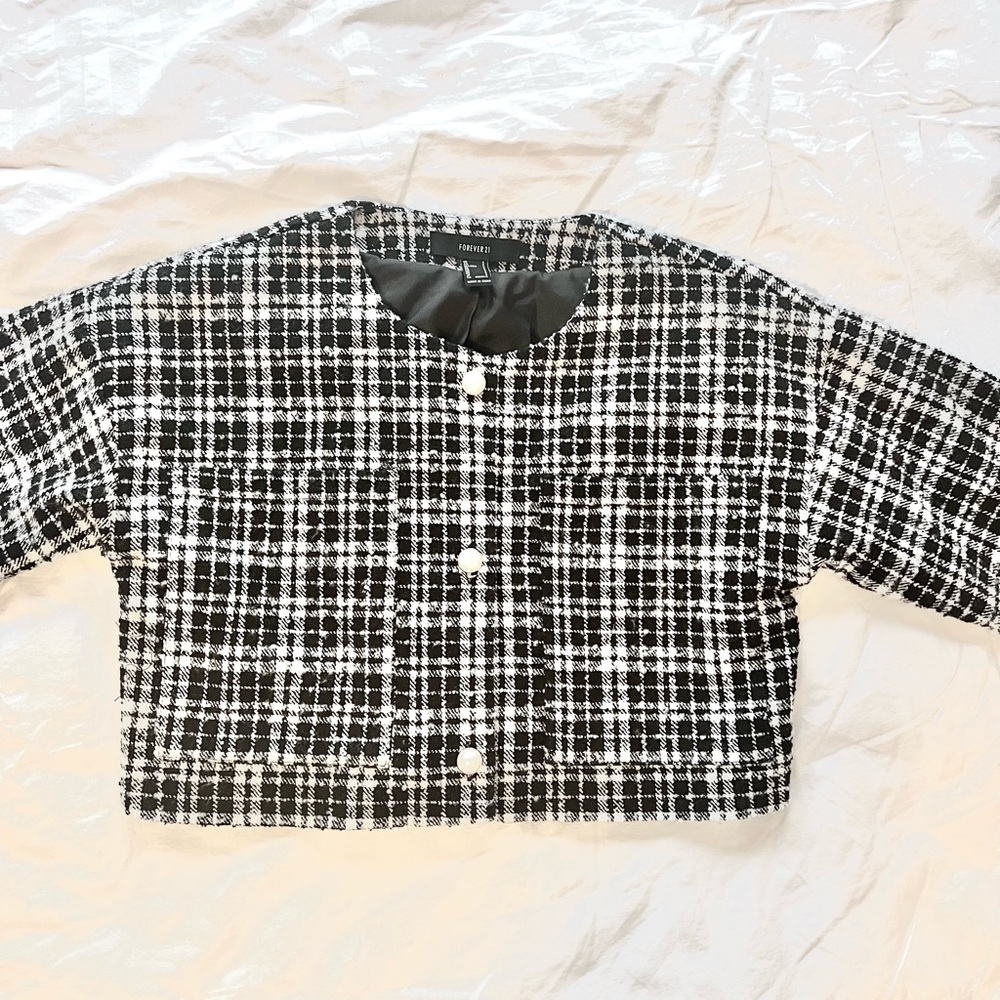 (S/M) size Tweed Jacket Cropped( black and white)